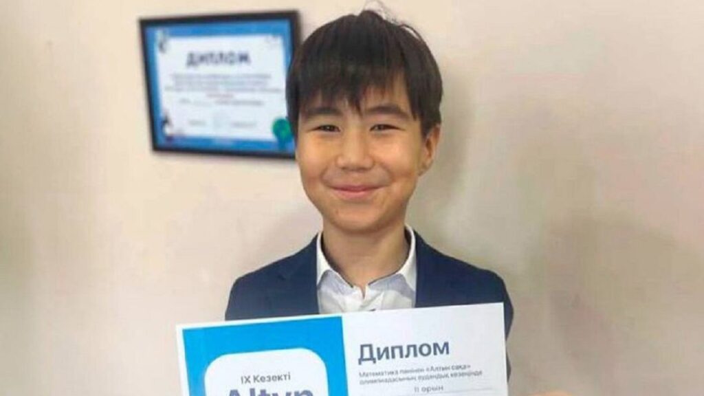 Иллюстрация — 17 тысяч слов в минуту читает школьник из Актау